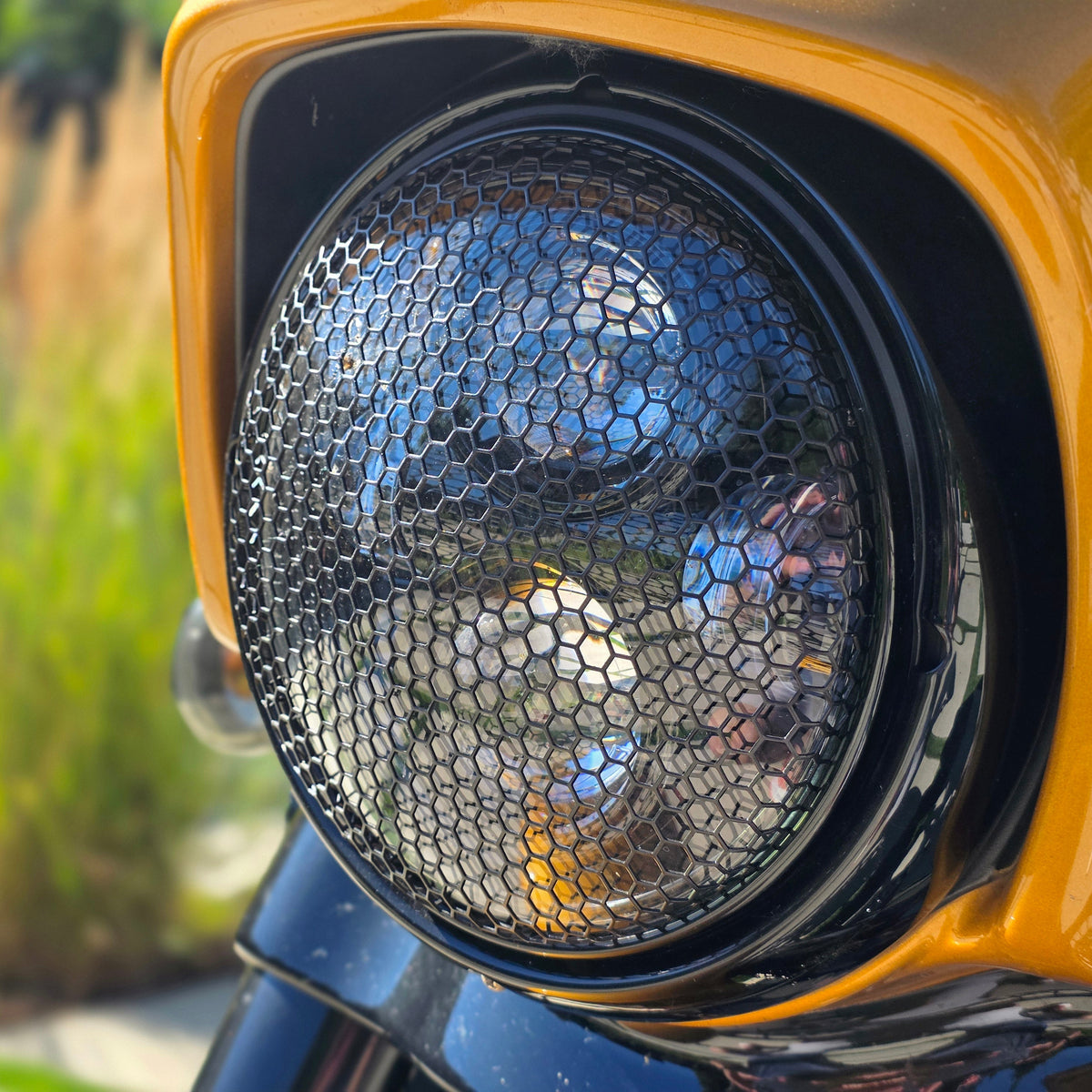 7" Moto Headlight Mesh — Single Screen
